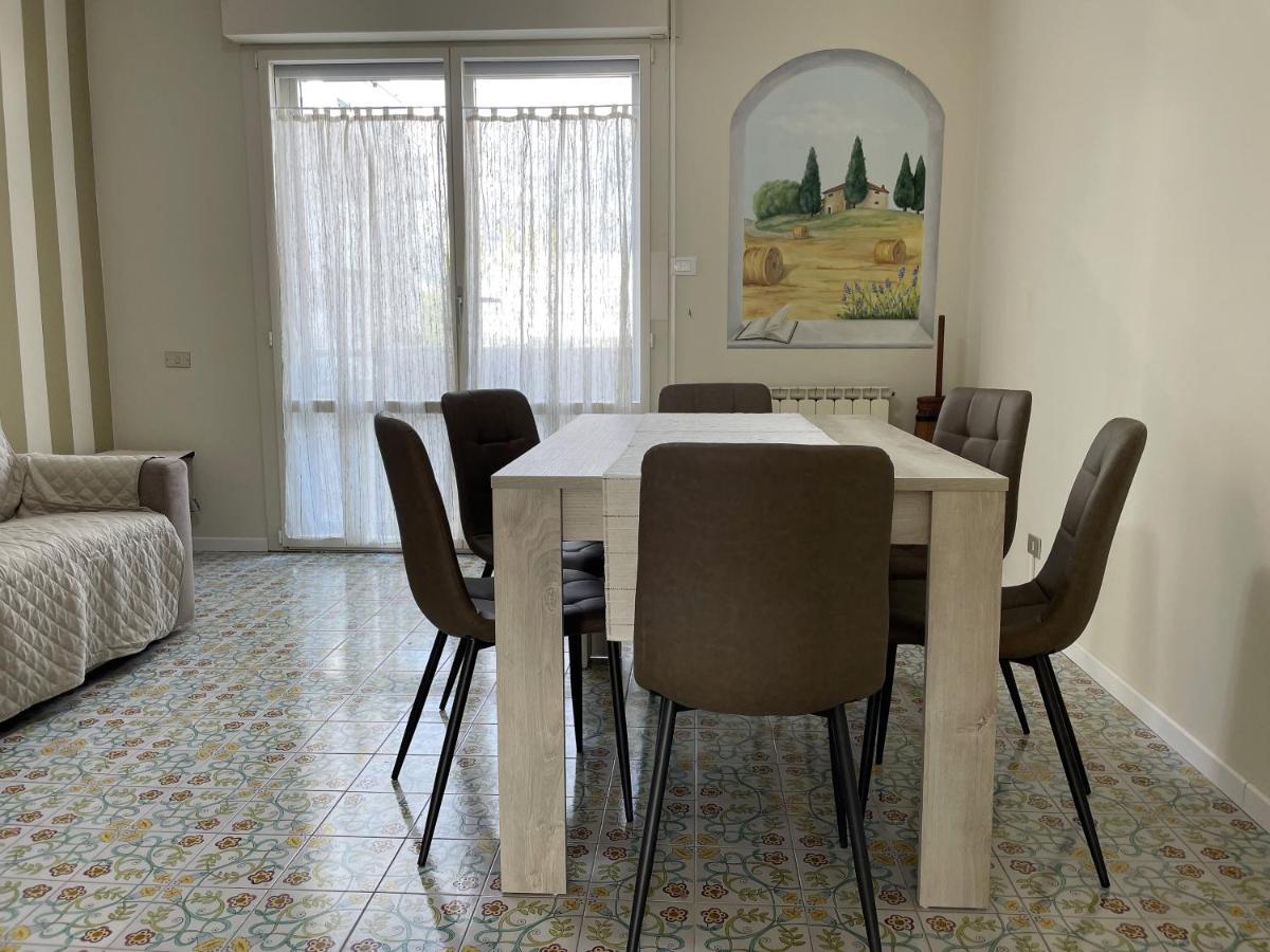 Stefano'S Guests House: 2 Bedrooms & Parking In 维亚雷焦 外观 照片
